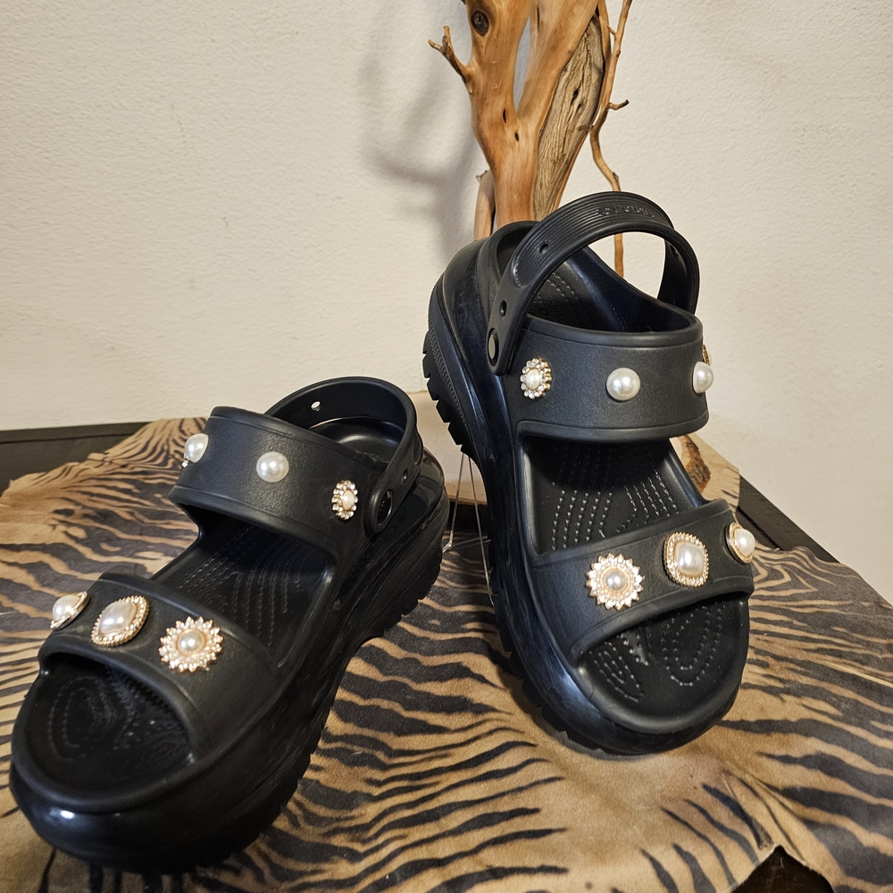 CROCS Black Wedges Charms Details w/Pearl Accents Sandals 8 EUC